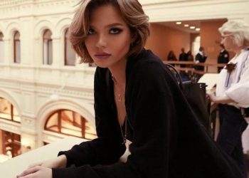 Алеся Кафельникова проходит лечение в психушке Алеся Кафельникова проходит лечение в психушке