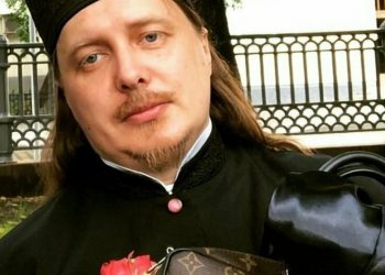 Баловство: в РПЦ «наказали» хвастливого батюшку «от Gucci» (3 фото) Баловство: в РПЦ «наказали» хвастливого батюшку «от Gucci» (3 фото)