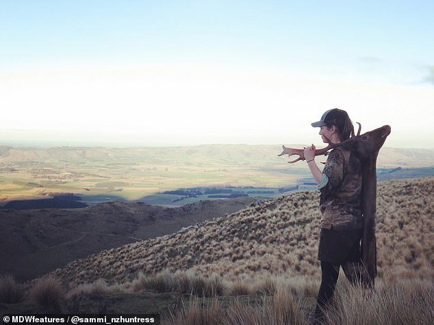 Охотница из Новой Зеландии получает комментарии с угрозами, но это ее не смущает (12 фото)