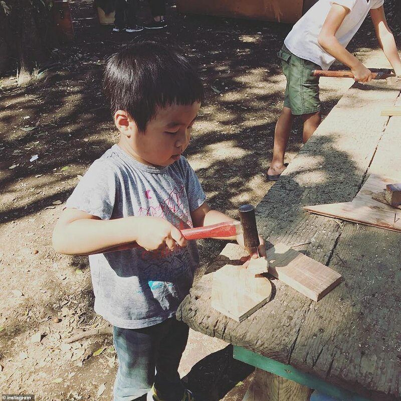 Японцы разрешили детям играть с огнем (13 фото)