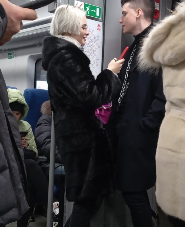 Модные персонажи из метрополитена (20 фото)