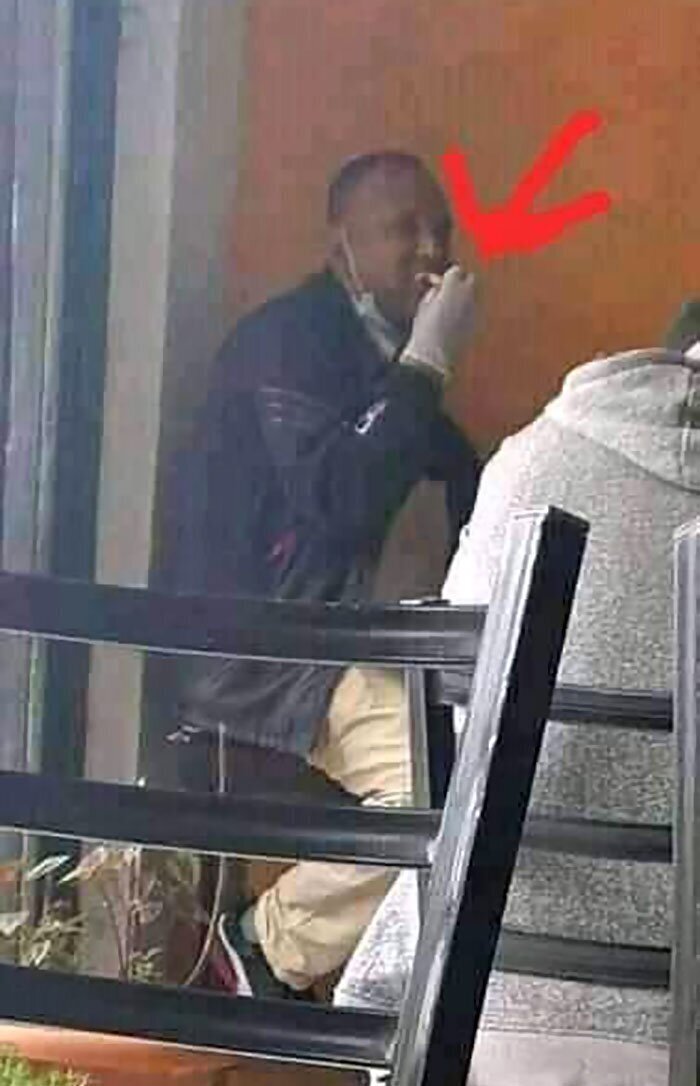 Хотели как лучше, получилось как всегда: самые идиотские способы борьбы с коронавирусом (37 фото)