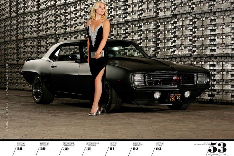 Календарь с красивыми девушками и ретро-автомобилями (20 фото)