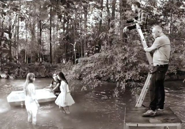 Эротический календарь от польской компании по производству ЭКО-гробов (12 фото)