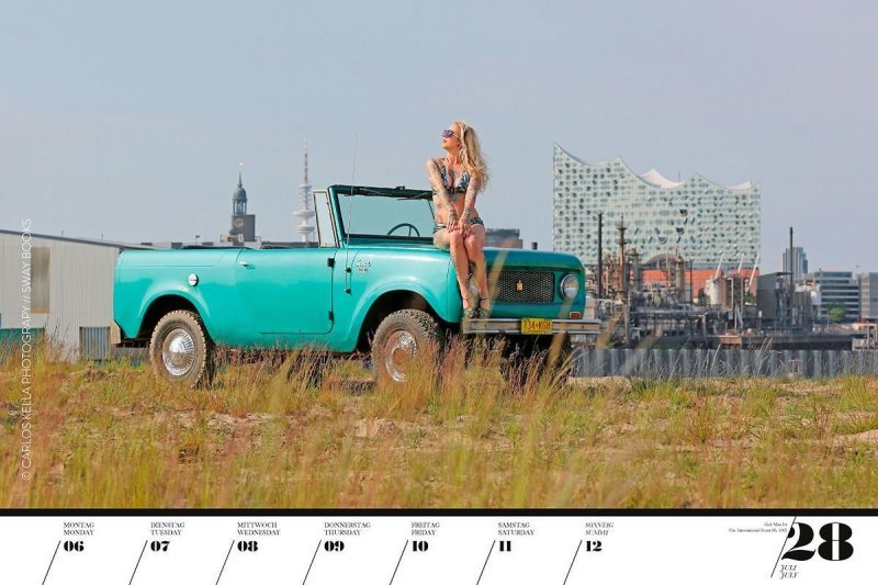 Календарь с красивыми девушками и ретро-автомобилями (20 фото)