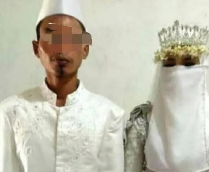 Индонезиец после свадьбы обратился в полицию, когда узнал, что его жена - мужчина (3 фото)