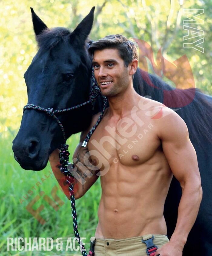 Горячая фотосессия австралийских пожарных с животными для благотворительного календаря на 2020 год (36 фото)