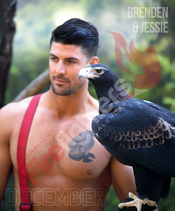 Горячая фотосессия австралийских пожарных с животными для благотворительного календаря на 2020 год (36 фото)