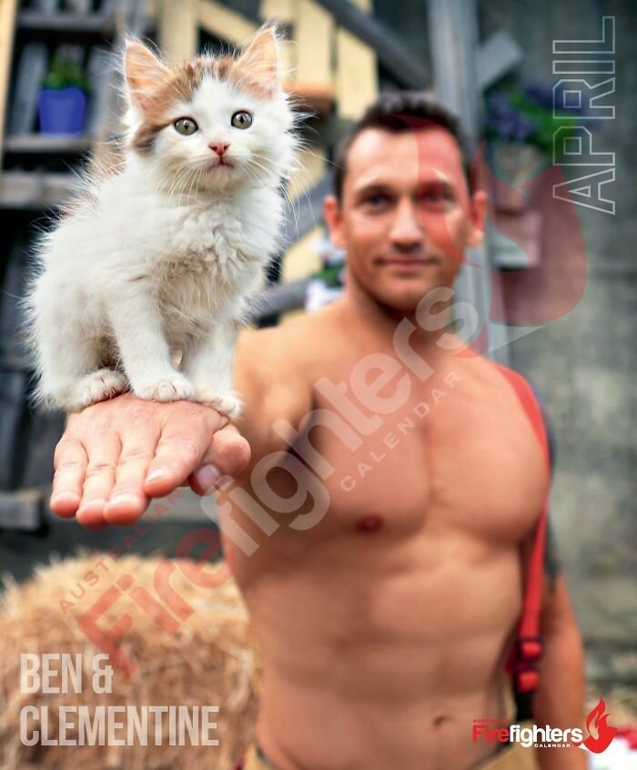 Горячая фотосессия австралийских пожарных с животными для благотворительного календаря на 2020 год (36 фото)