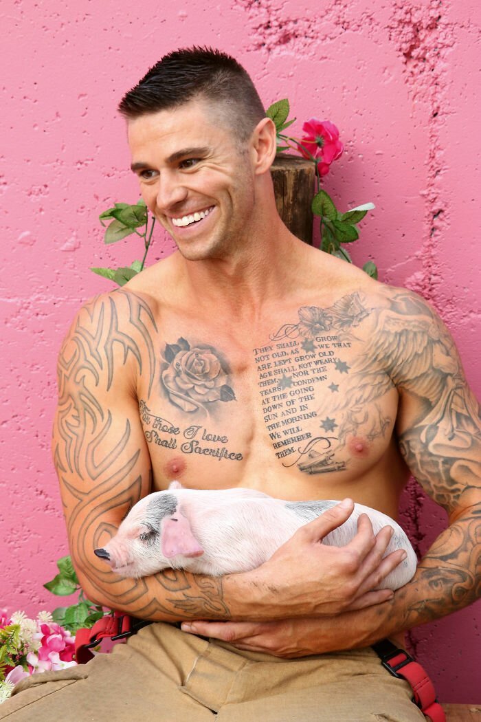 Горячая фотосессия австралийских пожарных с животными для благотворительного календаря на 2020 год (36 фото)