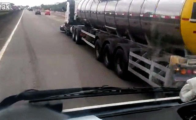 Подборка автомобильных трюков и фейлов (12 гифок)