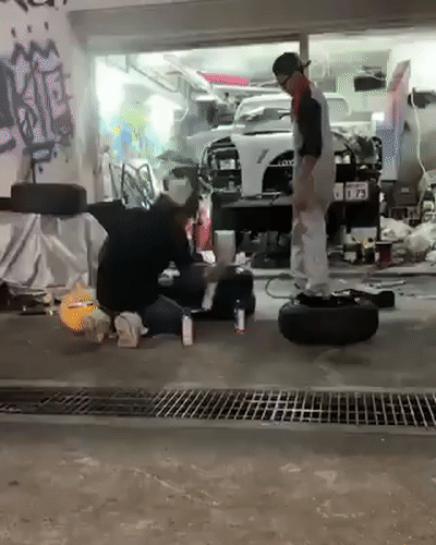 Подборка автомобильных трюков и фейлов (12 гифок)