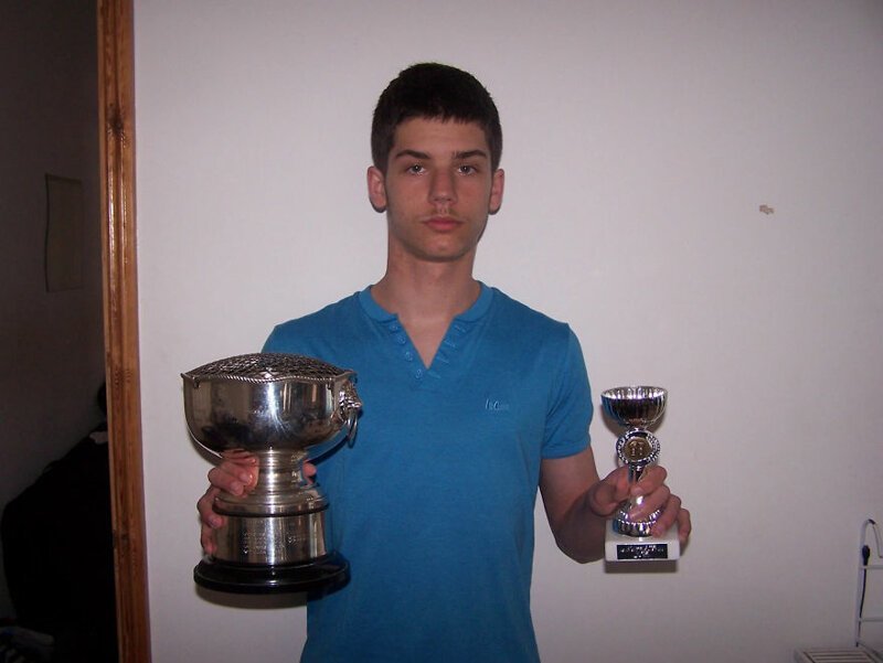 Над парнем издевались одноклассники, но он нашел лучшее оружие от насмешек (11 фото)