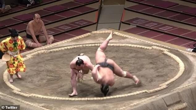 Погибший на ринге сумоист заставил задуматься о безопасности спортсменов (5 фото)