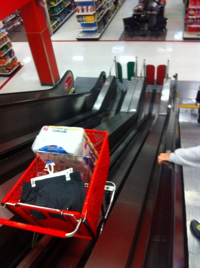 Примеры того, как в магазинах позаботились о комфорте покупателей (15 фото) Примеры того, как в магазинах позаботились о комфорте покупателей (15 фото)