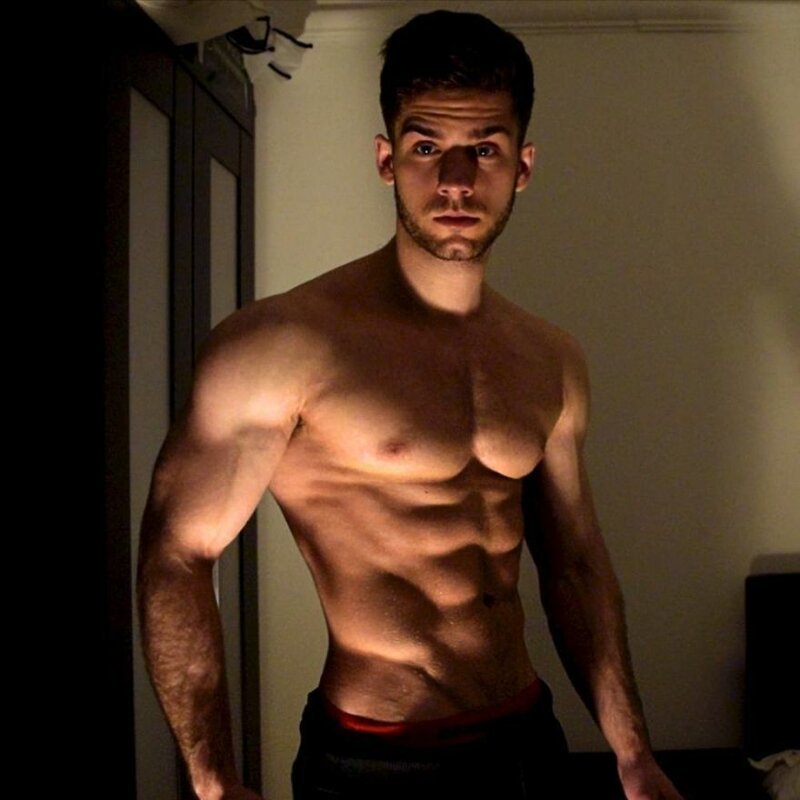 Над парнем издевались одноклассники, но он нашел лучшее оружие от насмешек (11 фото)