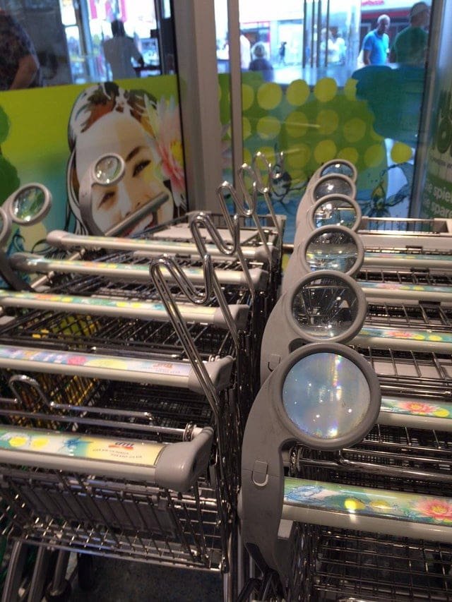 Примеры того, как в магазинах позаботились о комфорте покупателей (15 фото) Примеры того, как в магазинах позаботились о комфорте покупателей (15 фото)