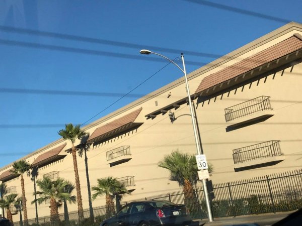 "Ну кто так строит?": подборка очень странных балконов (15 фото)