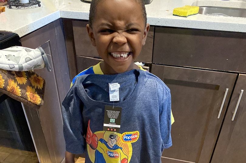 Ребенок заказал 51 ящик мороженого и чуть не обанкротил семью (4 фото)