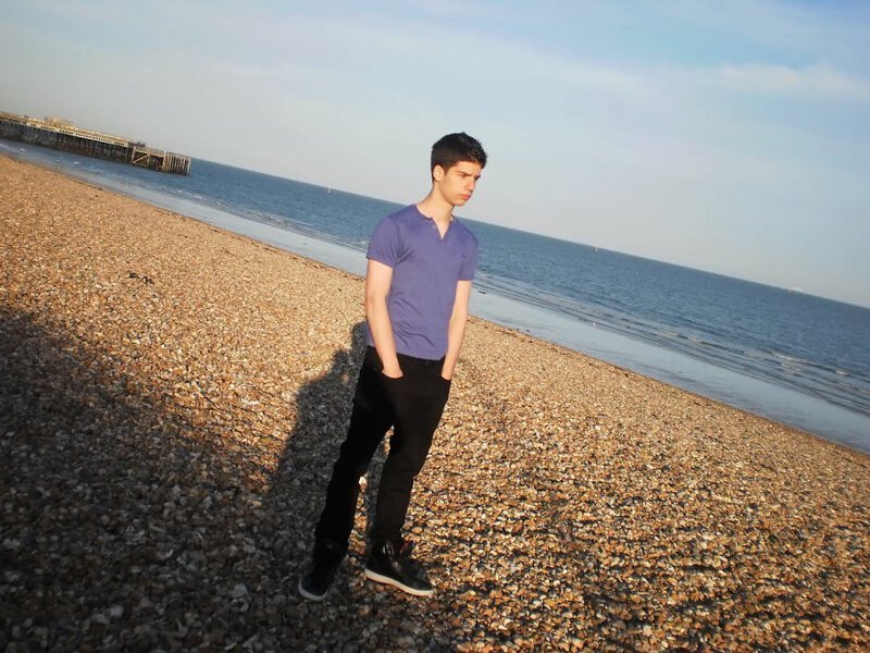 Над парнем издевались одноклассники, но он нашел лучшее оружие от насмешек (11 фото)