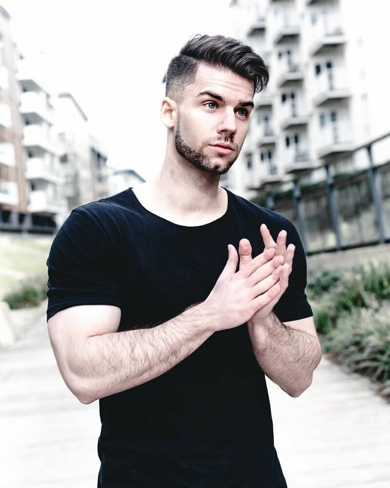 Над парнем издевались одноклассники, но он нашел лучшее оружие от насмешек (11 фото)