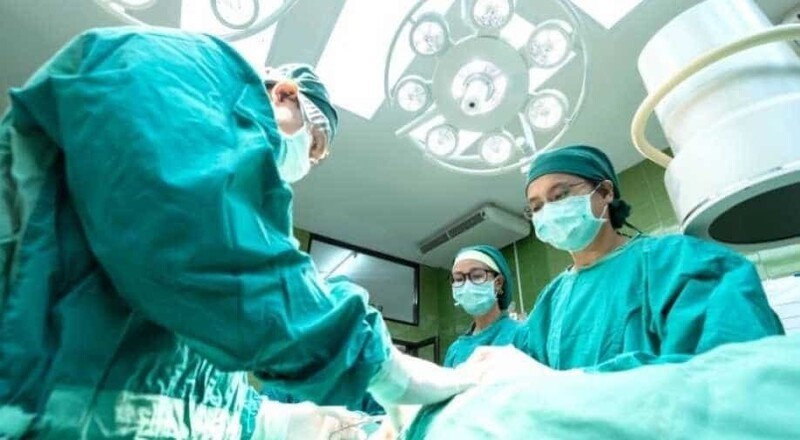 Охранник больницы зарезал пациентку, притворившись врачом (4 фото)