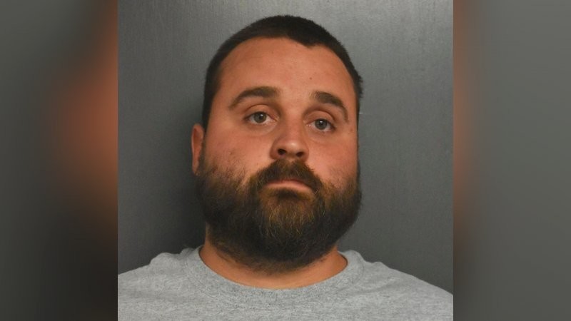 "Не на ту напал!": В США мужчина попытался украсть девочку, но она дала отпор (2 фото + 1 видео)