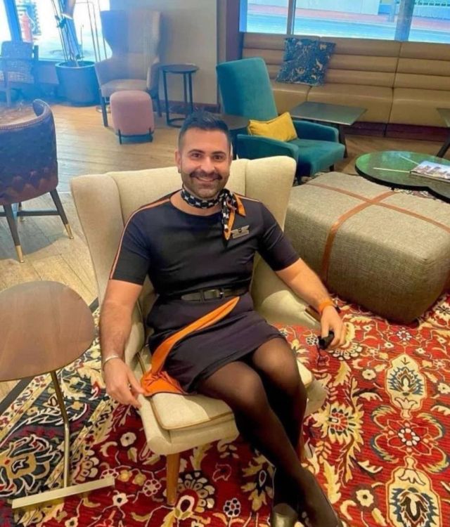 Как выглядит обычный стюард американской авиакомпании Jet Blue Airlines (2 фото)