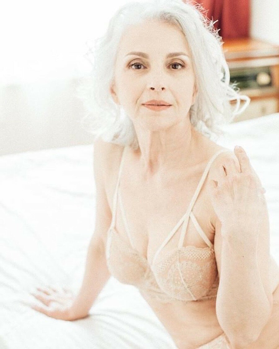 Playboy впервые опубликовал фото 61-летней модели в белье (6 фото)