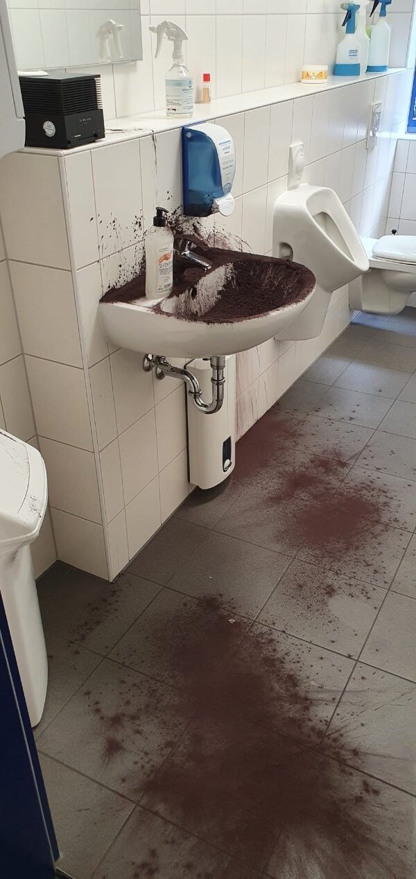 Люди, к которым судьба повернулась задом (24 фото) Люди, к которым судьба повернулась задом (24 фото)