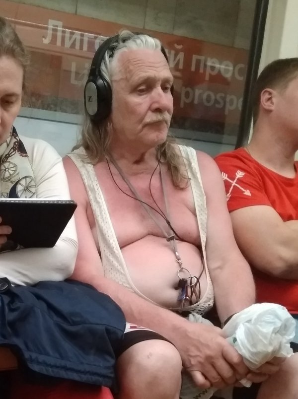 Модники и чудаки из метрополитена (20 фото)