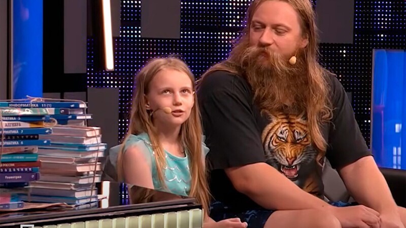 Психологический срыв: таковы вероятные последствия учебы в МГУ 9-летней студентки (2 фото)