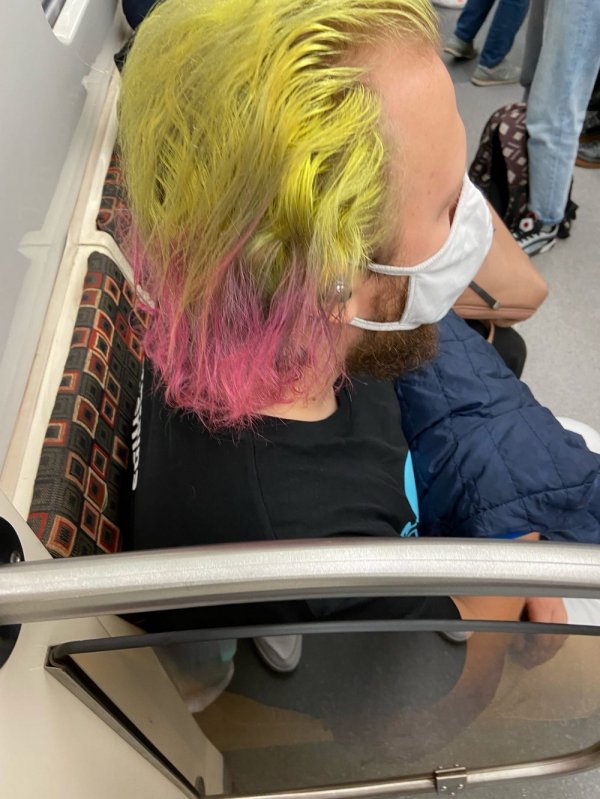 Модники и чудаки из метро (15 фото)