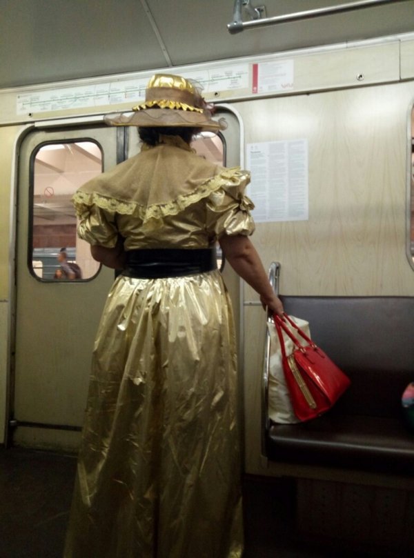 Модники и чудаки из метрополитена (20 фото)