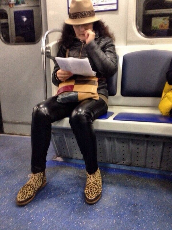 Модники и чудаки из метрополитена (20 фото)