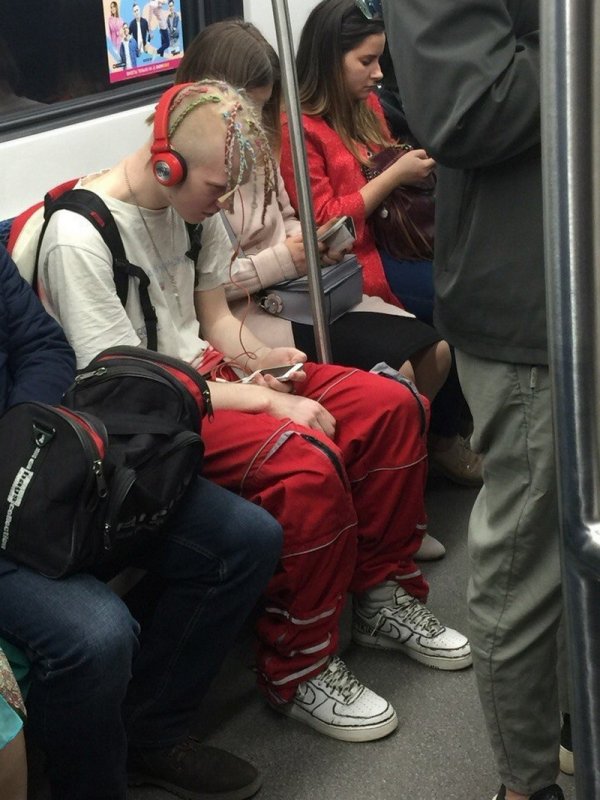 Модники и чудаки из метрополитена (20 фото)