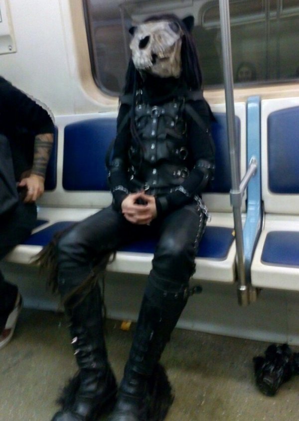 Модники и чудаки из метрополитена (20 фото)