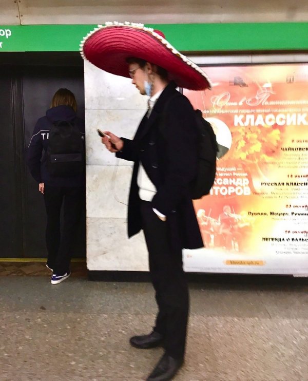 Модники и чудаки из метро (15 фото)