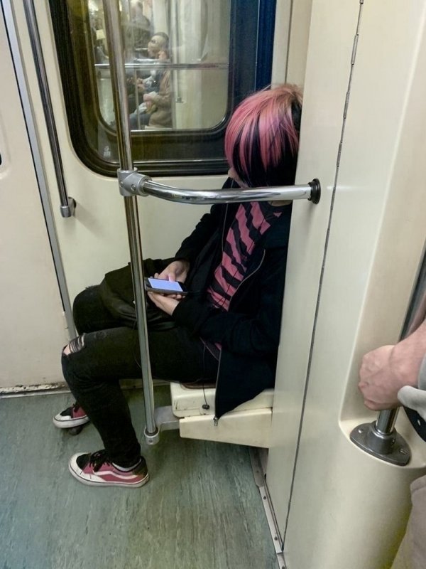 Модники и чудаки из метрополитена (20 фото)