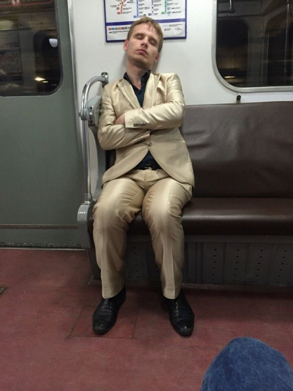 Модники и чудаки из метрополитена (20 фото)