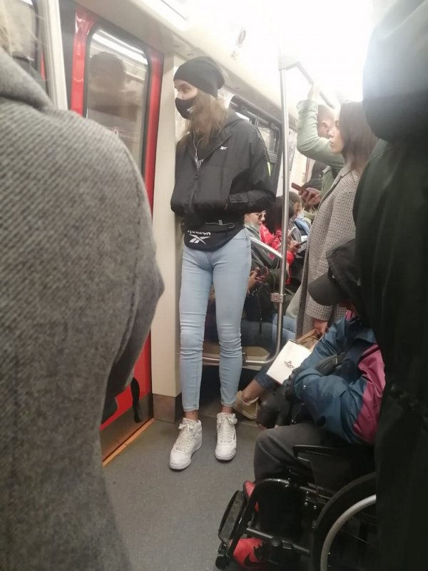 Модники и чудаки из метро (15 фото)
