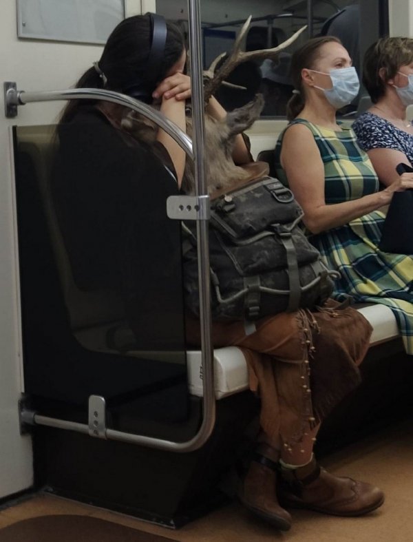 Модники и чудаки из метро (15 фото)