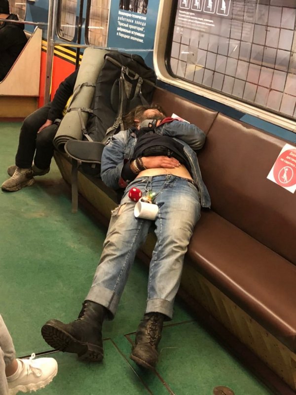 Модники и чудаки из метрополитена (20 фото)