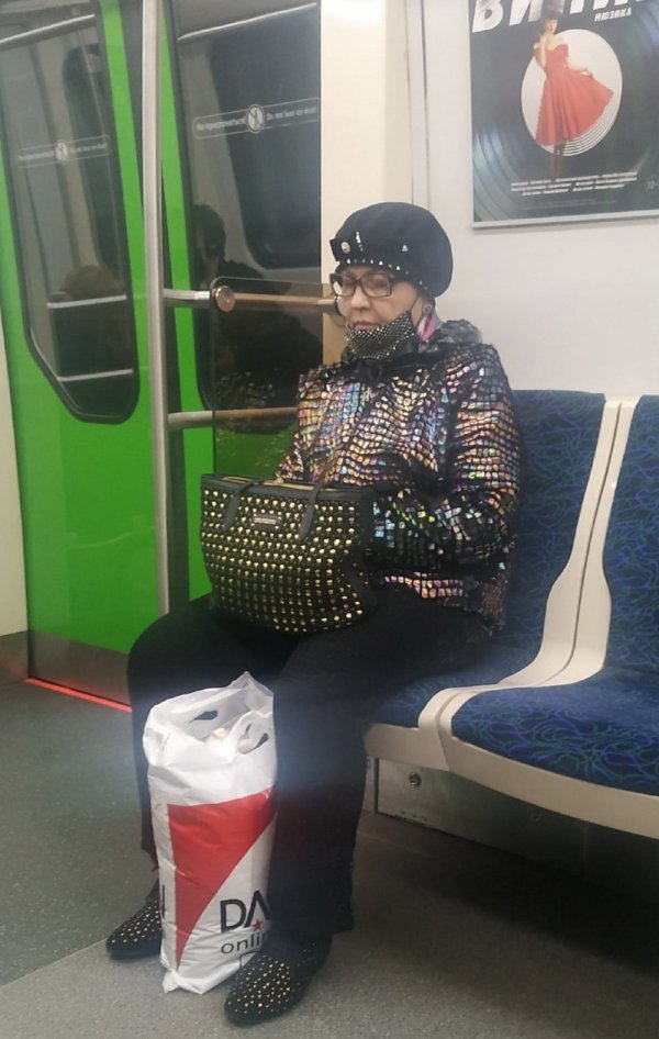 Модники и чудаки из метрополитена (20 фото)