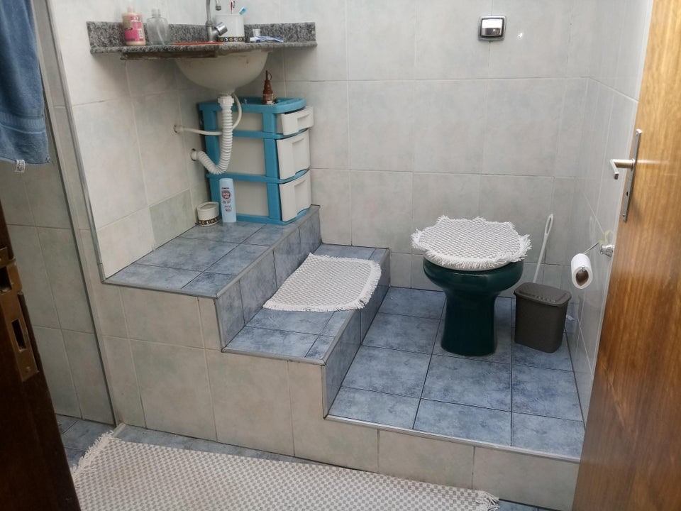 Странный и непродуманный дизайн туалетов и ванных комнат (17 фото)