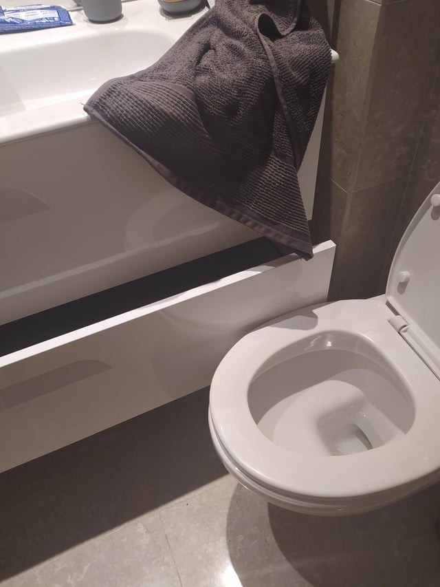 Странный и непродуманный дизайн туалетов и ванных комнат (17 фото)