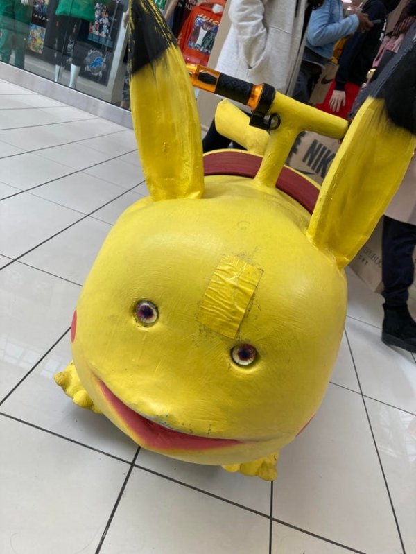 Странные детские игрушки, которые вызывают немало вопросов (19 фото) Странные детские игрушки, которые вызывают немало вопросов (19 фото)