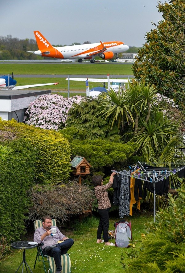 Жалуетесь на шумных соседей? (4 фото + видео)