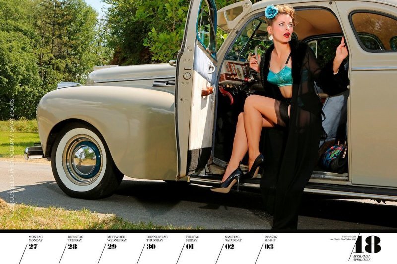 Календарь с красивыми девушками и ретро-автомобилями (20 фото)