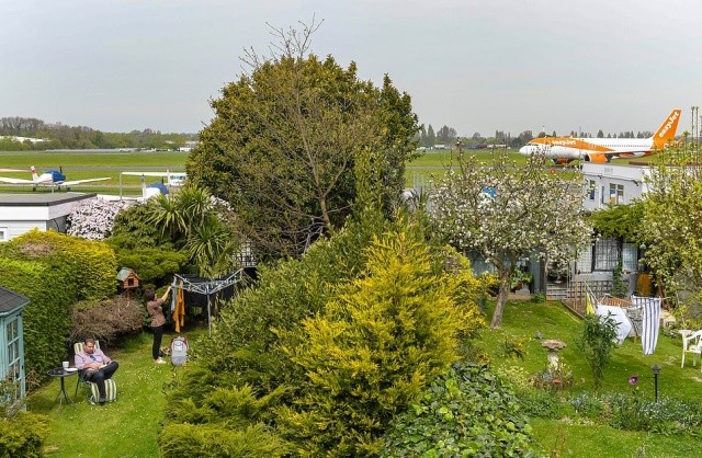 Жалуетесь на шумных соседей? (4 фото + видео)